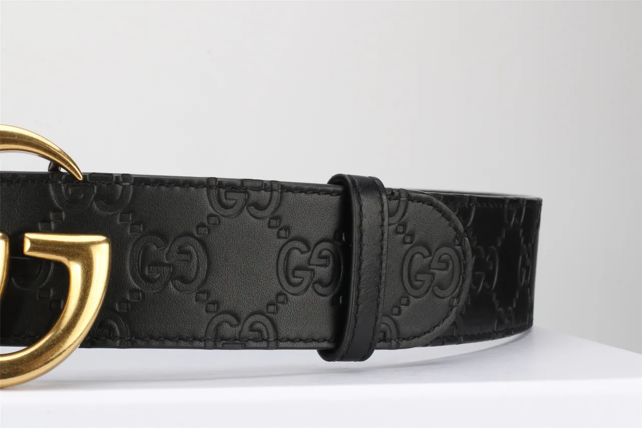Gucci Double G cinturón negro dorado embossado GG Monogram Polished Buckle de cuero 10