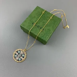 Collier pendentif Gucci en émail floral filigrané