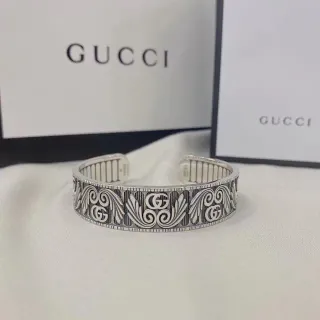 Gucci نقش الأكانثوس Double G كم فضي أسود عريض صلب نقش التموج سوار