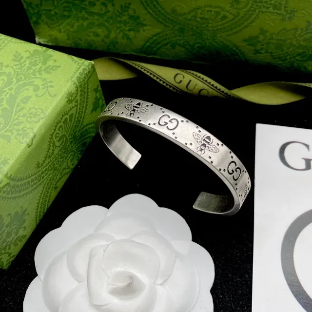 Gucci Engraved GG Bee Motif Silver-Toned Open Cuff Bracelet 2