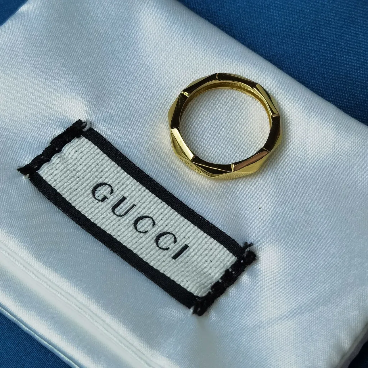 Gucci Anillo de Oro Geométrico Facetado 3