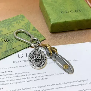 Gucci ريش فضة ذهب معدن سلسلة مفاتيح مزخرف دائري ميداليون سوار