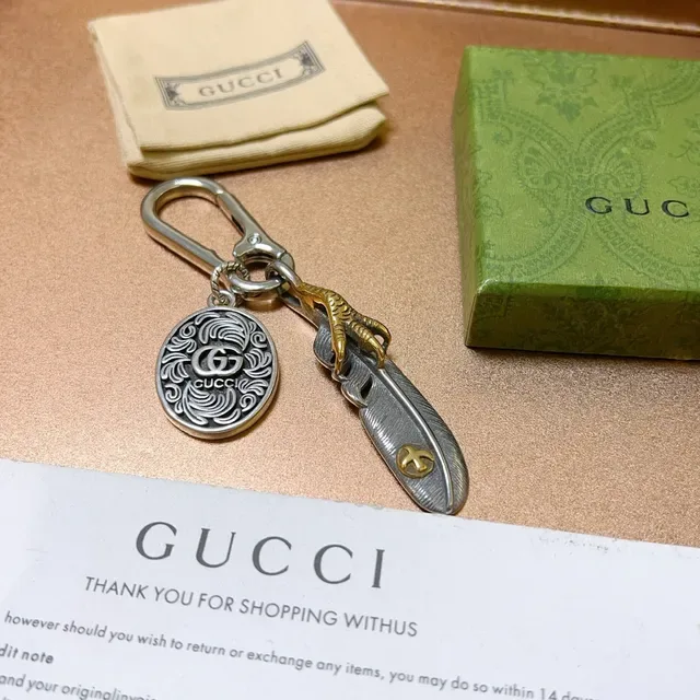 Gucci ريش فضة ذهب معدن سلسلة مفاتيح مزخرف دائري ميداليون سوار 3