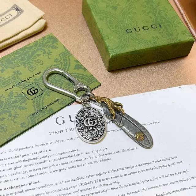Gucci ريش فضة ذهب معدن سلسلة مفاتيح مزخرف دائري ميداليون سوار 4