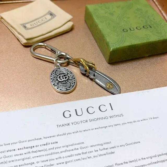 Gucci ريش فضة ذهب معدن سلسلة مفاتيح مزخرف دائري ميداليون سوار 5