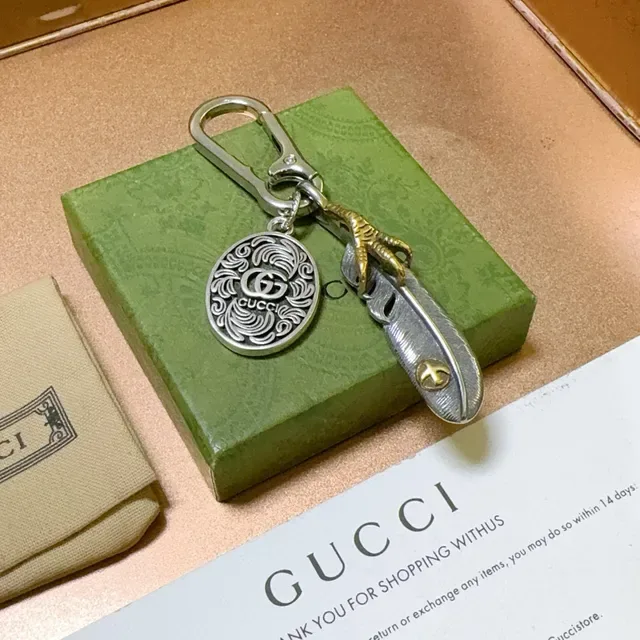 Gucci ريش فضة ذهب معدن سلسلة مفاتيح مزخرف دائري ميداليون سوار 6