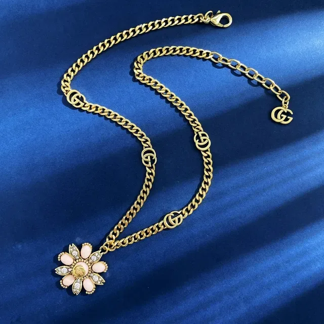 Gucci Flora Collier Pendentif Fleur Émail et Cristal Rose 2