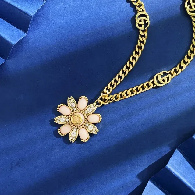 Gucci Flora Collier Pendentif Fleur Émail et Cristal Rose 3
