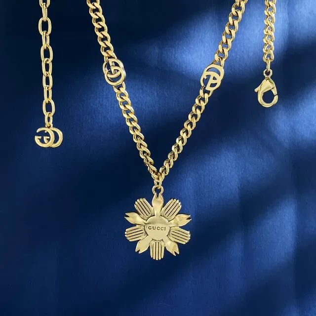 Gucci Flora Collier Pendentif Fleur Émail et Cristal Rose 6