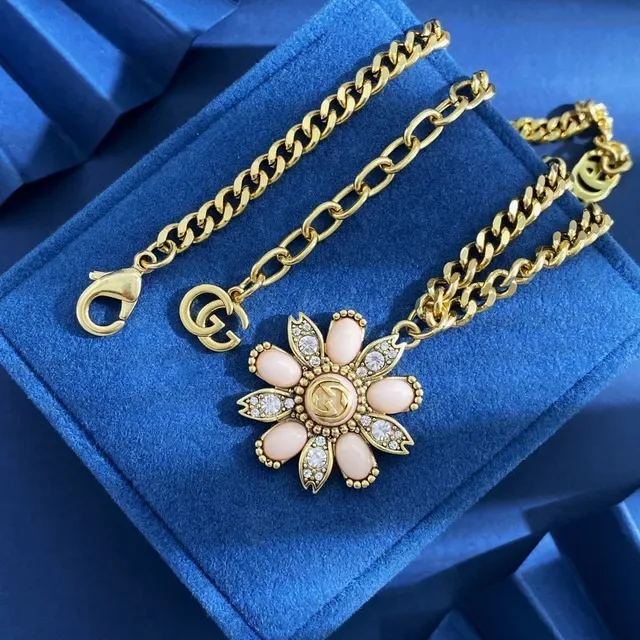 Gucci Flora Collier Pendentif Fleur Émail et Cristal Rose 7