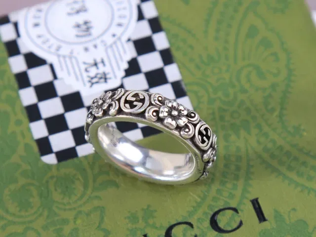 Gucci Floral-Engraved Interlocking G Silver Ring 6