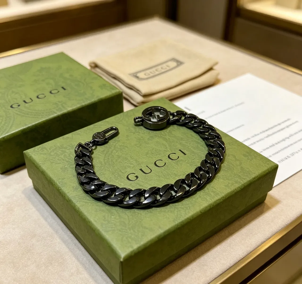 Gucci GG Marmont Pulseira Corrente Curb-Link Preto Verde Metal Matte 5