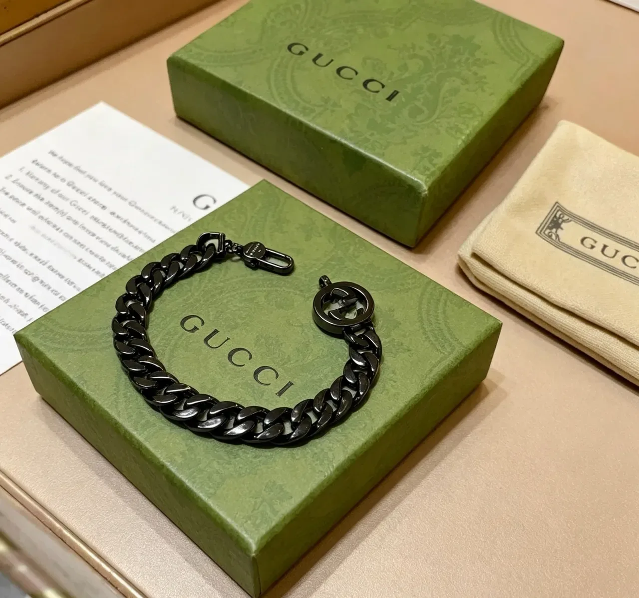 Gucci GG Marmont Pulseira Corrente Curb-Link Preto Verde Metal Matte 9