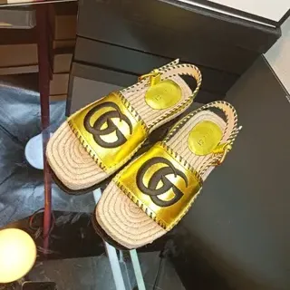 Gucci GG Marmont حزام ذهبي أسود مغلف جوت كعب إسكادريل صندل كاجوال