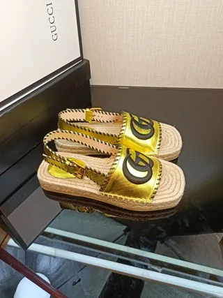 Gucci GG Marmont सुनहरा काला पट्टी जूट लिपटा एस्पाड्रिल सोल कैजुअल सैंडल 2