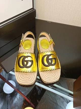 Gucci GG Marmont सुनहरा काला पट्टी जूट लिपटा एस्पाड्रिल सोल कैजुअल सैंडल 3
