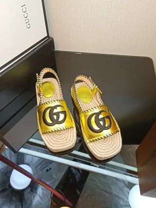 Gucci GG Marmont सुनहरा काला पट्टी जूट लिपटा एस्पाड्रिल सोल कैजुअल सैंडल 5
