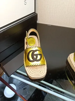 Gucci GG Marmont सुनहरा काला पट्टी जूट लिपटा एस्पाड्रिल सोल कैजुअल सैंडल 7