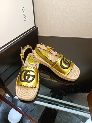 Gucci GG Marmont सुनहरा काला पट्टी जूट लिपटा एस्पाड्रिल सोल कैजुअल सैंडल 9