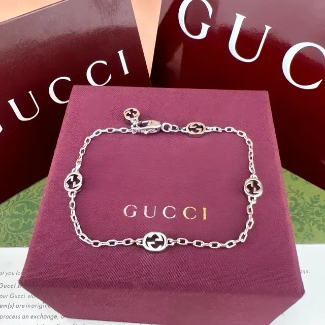 Gucci GG Marmont سوارة ذهبي اللون مزدوجة G تشارم 5