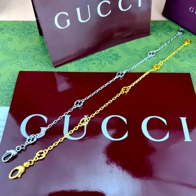 Gucci GG Marmont سوارة ذهبي اللون مزدوجة G تشارم 6