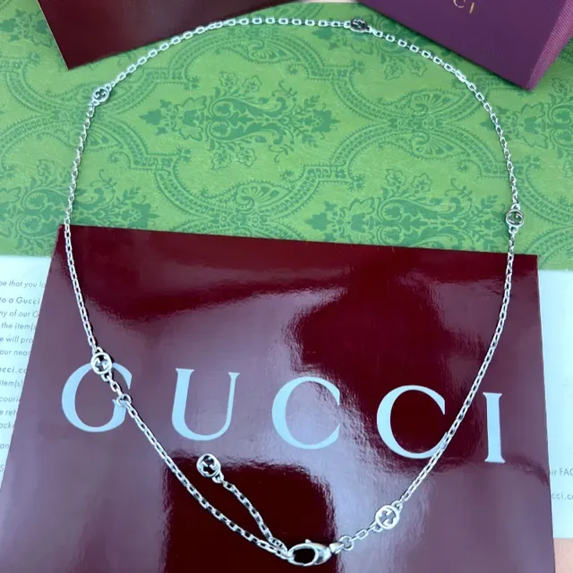 Gucci GG Marmont سوارة ذهبي اللون مزدوجة G تشارم 7