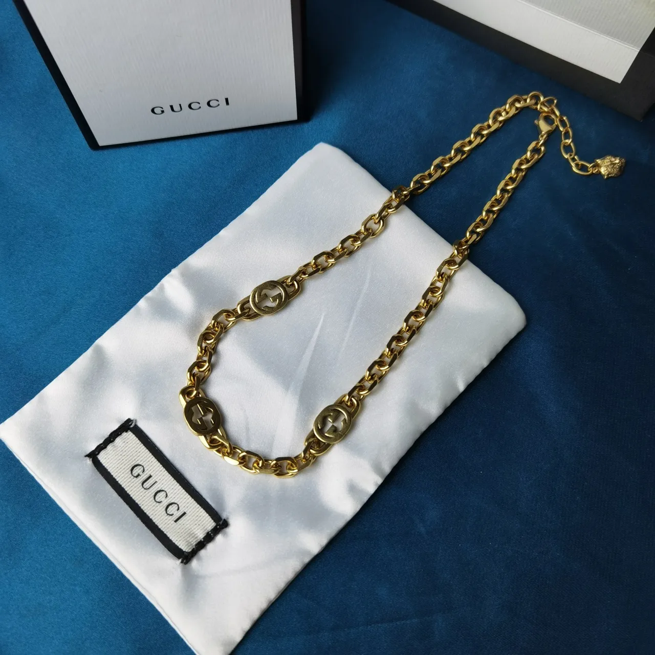 Gucci GG Marmont doré chaîne GG entrelacée 2
