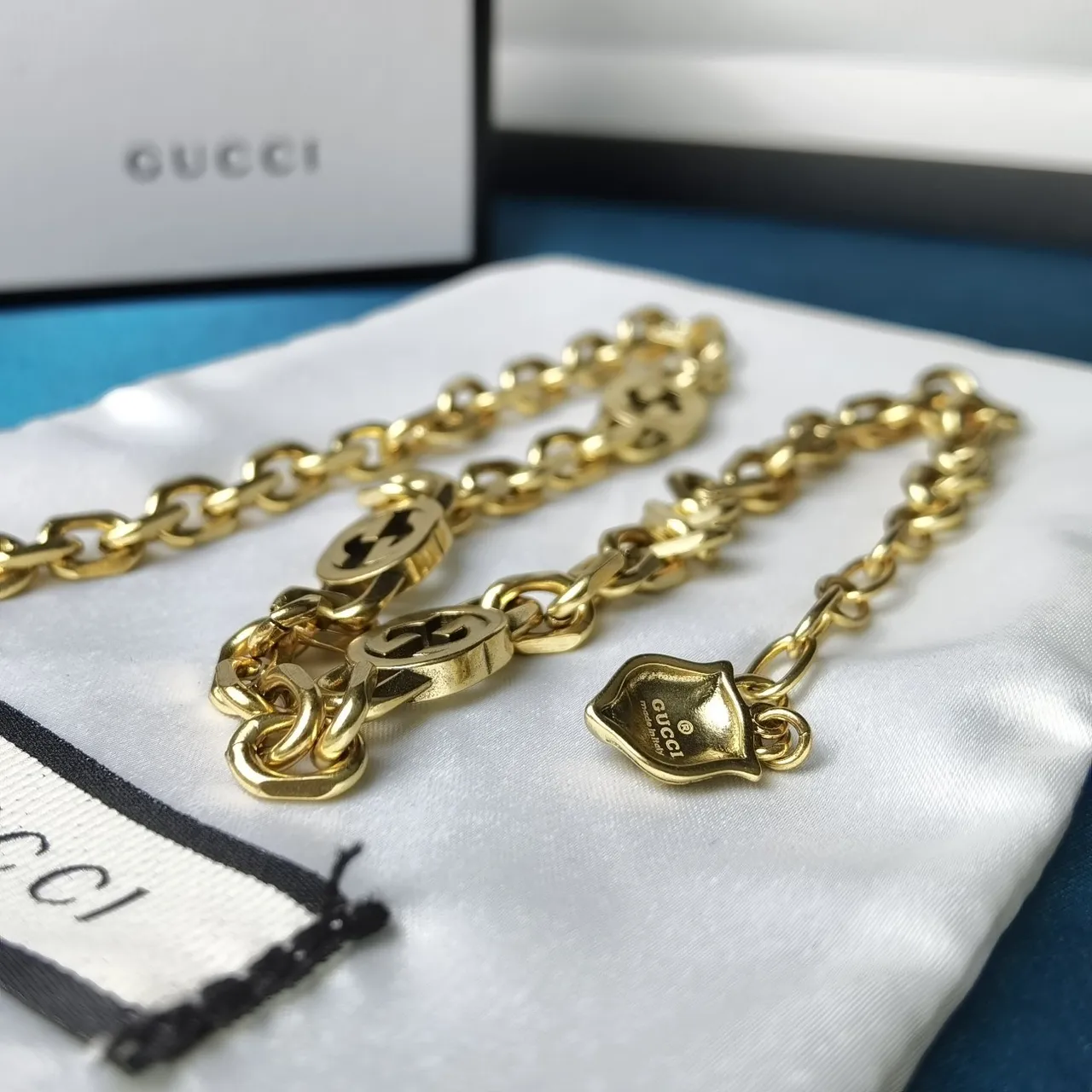 Gucci GG Marmont doré chaîne GG entrelacée 4