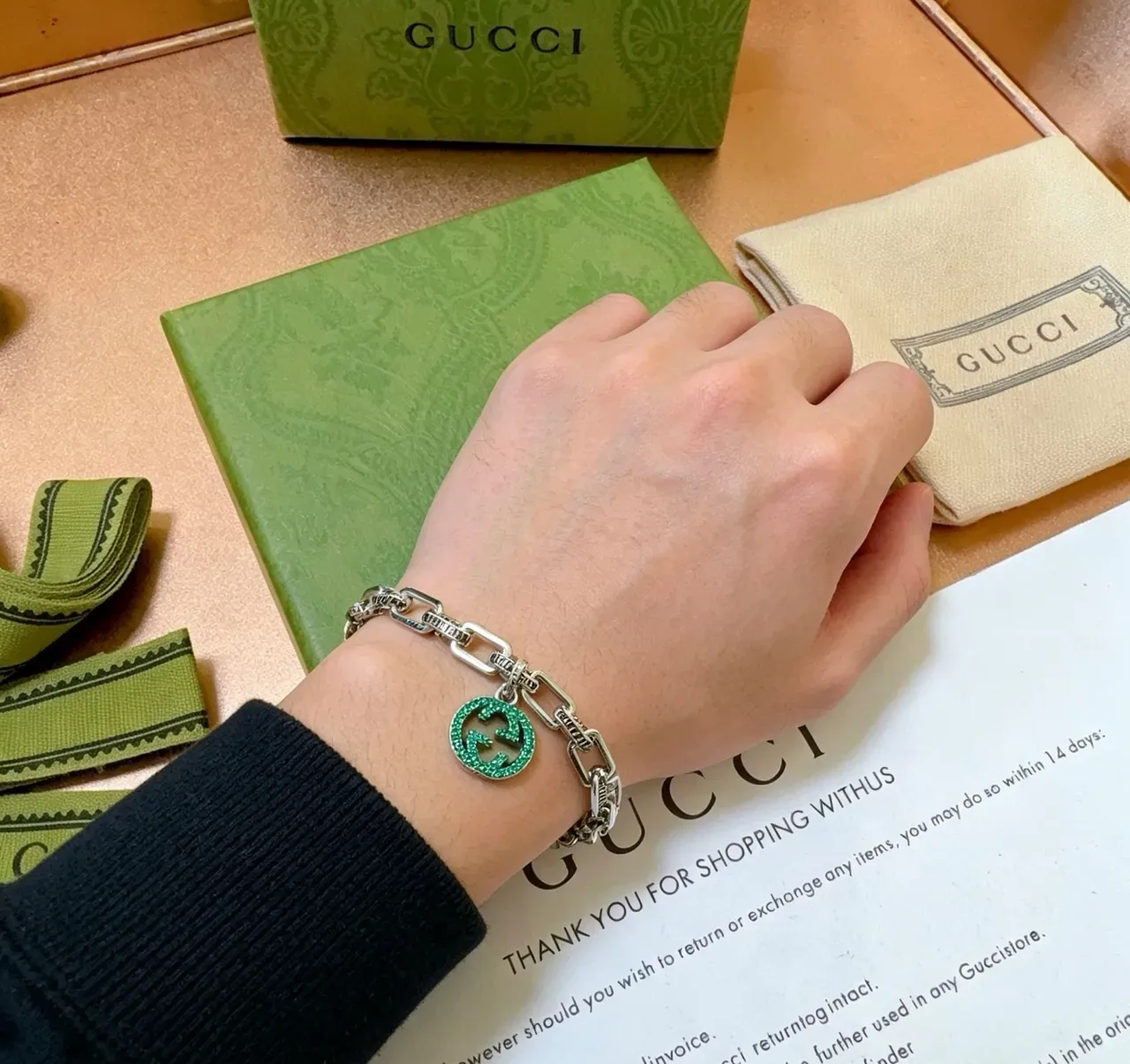 Gucci GG Marmont سوار سلسلة كريستال أخضر 5