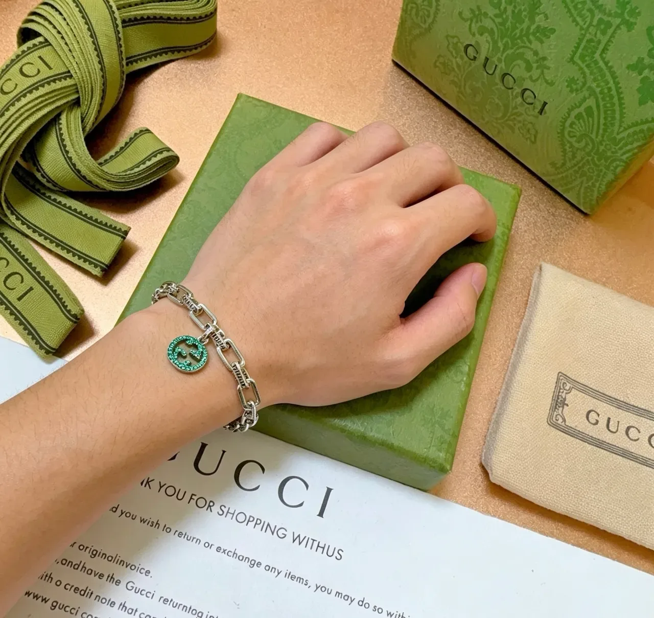 Gucci GG Marmont سوار سلسلة كريستال أخضر 8