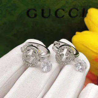 Gucci GG Marmont inspirados brincos de prata transparentes incrustados com cristais de logo duplo G