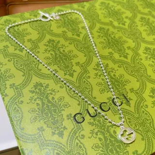 Gucci GG Marmont Interlocking G रू्पाली बॉल चेन नेकलेस
