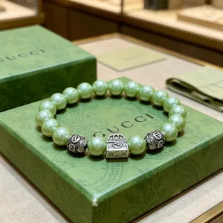Gucci GG Marmont 浅绿色珍珠和银调魅力手链