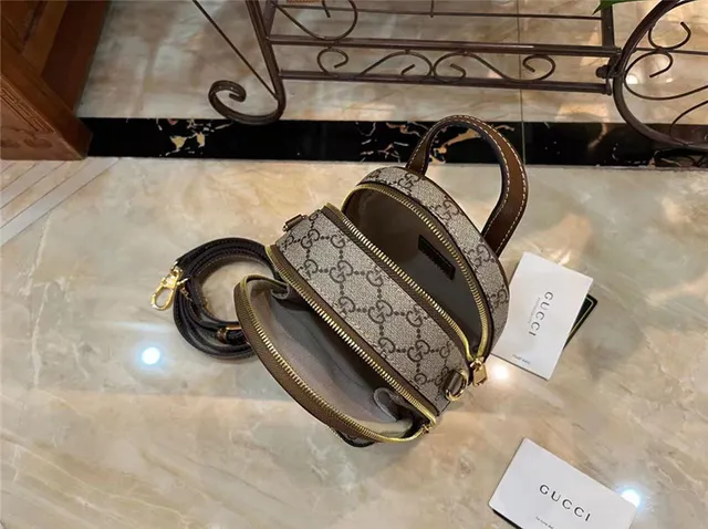 Gucci GG Marmont Mini Backpack Bolso cruzado Beige y Marrón 2