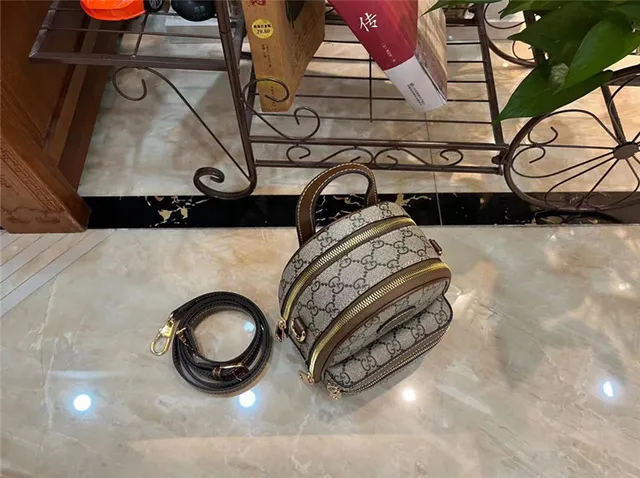 Gucci GG Marmont Mini Backpack Bolso cruzado Beige y Marrón 3