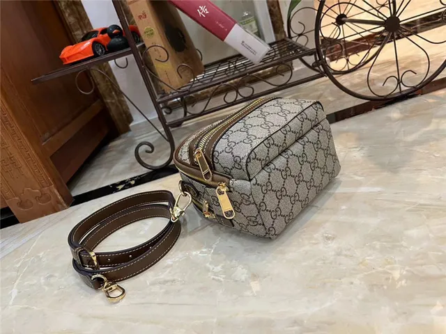 Gucci GG Marmont Mini Backpack Bolso cruzado Beige y Marrón 4