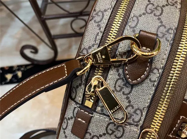 Gucci GG Marmont Mini Backpack Bolso cruzado Beige y Marrón 5