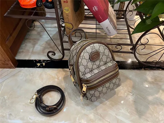 Gucci GG Marmont Mini Backpack Bolso cruzado Beige y Marrón 7