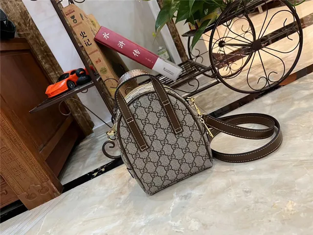 Gucci GG Marmont Mini Backpack Bolso cruzado Beige y Marrón 8