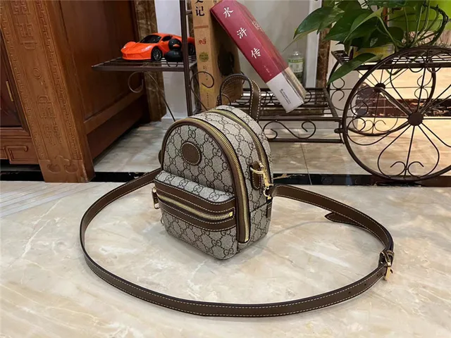Gucci GG Marmont Mini Backpack Bolso cruzado Beige y Marrón 9