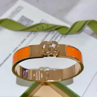 Gucci GG Marmont سوار إيناميل برتقالي ذهبي اللون
