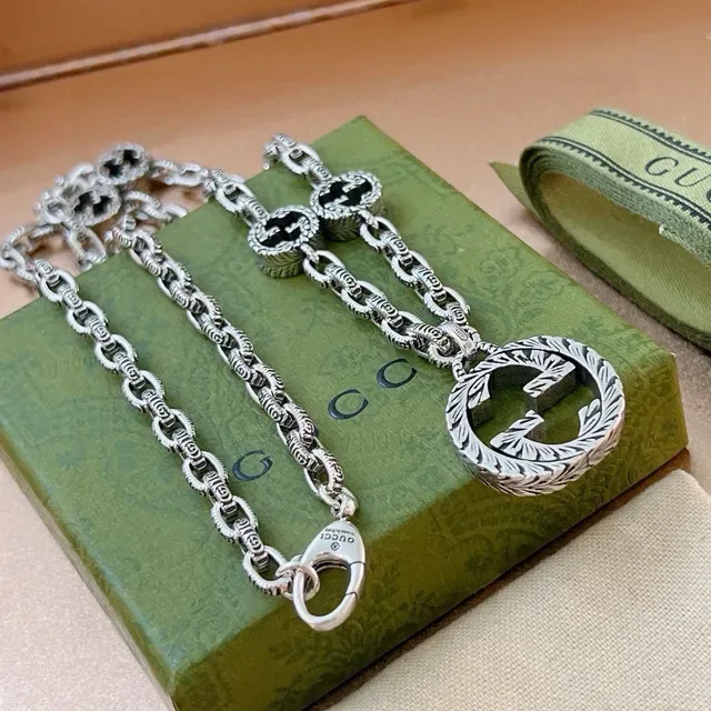 Collier Gucci GG Marmont Feuille Ornée Double G Tonalité Argent 5