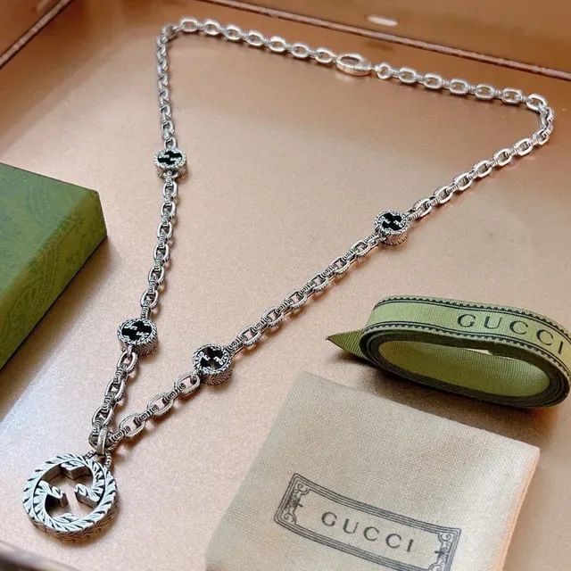 Collier Gucci GG Marmont Feuille Ornée Double G Tonalité Argent 6