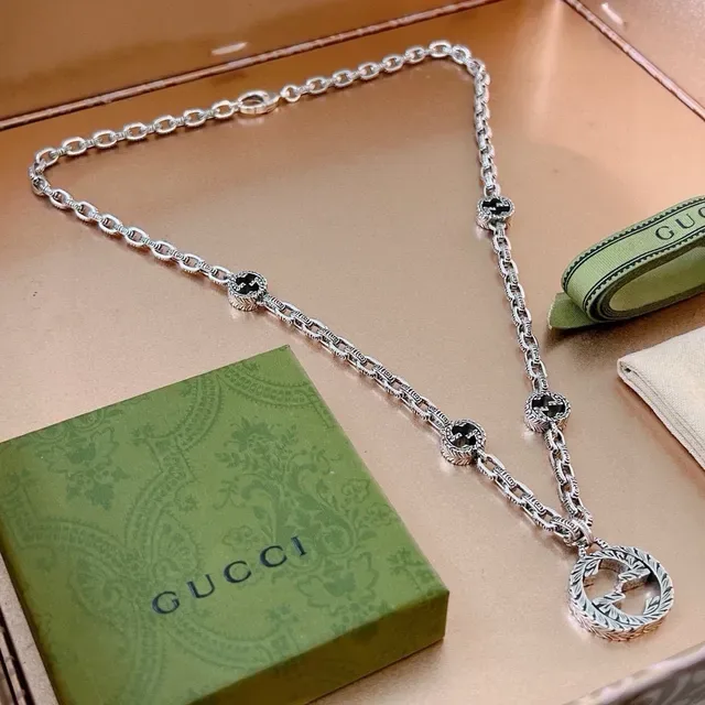 Collier Gucci GG Marmont Feuille Ornée Double G Tonalité Argent 9