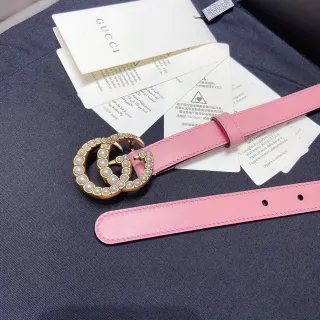 Gucci GG Marmont मोती-शोभा वाले गुलाबी चमड़े की बेल्ट