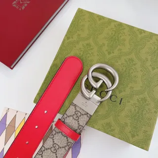 Gucci GG Marmont 可翻转红色和米色皮革腰带