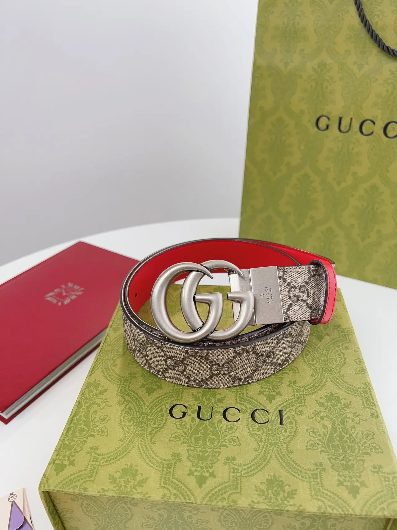 Gucci GG Marmont حزام جلدي أحمر وبيج قابل للعكس 2