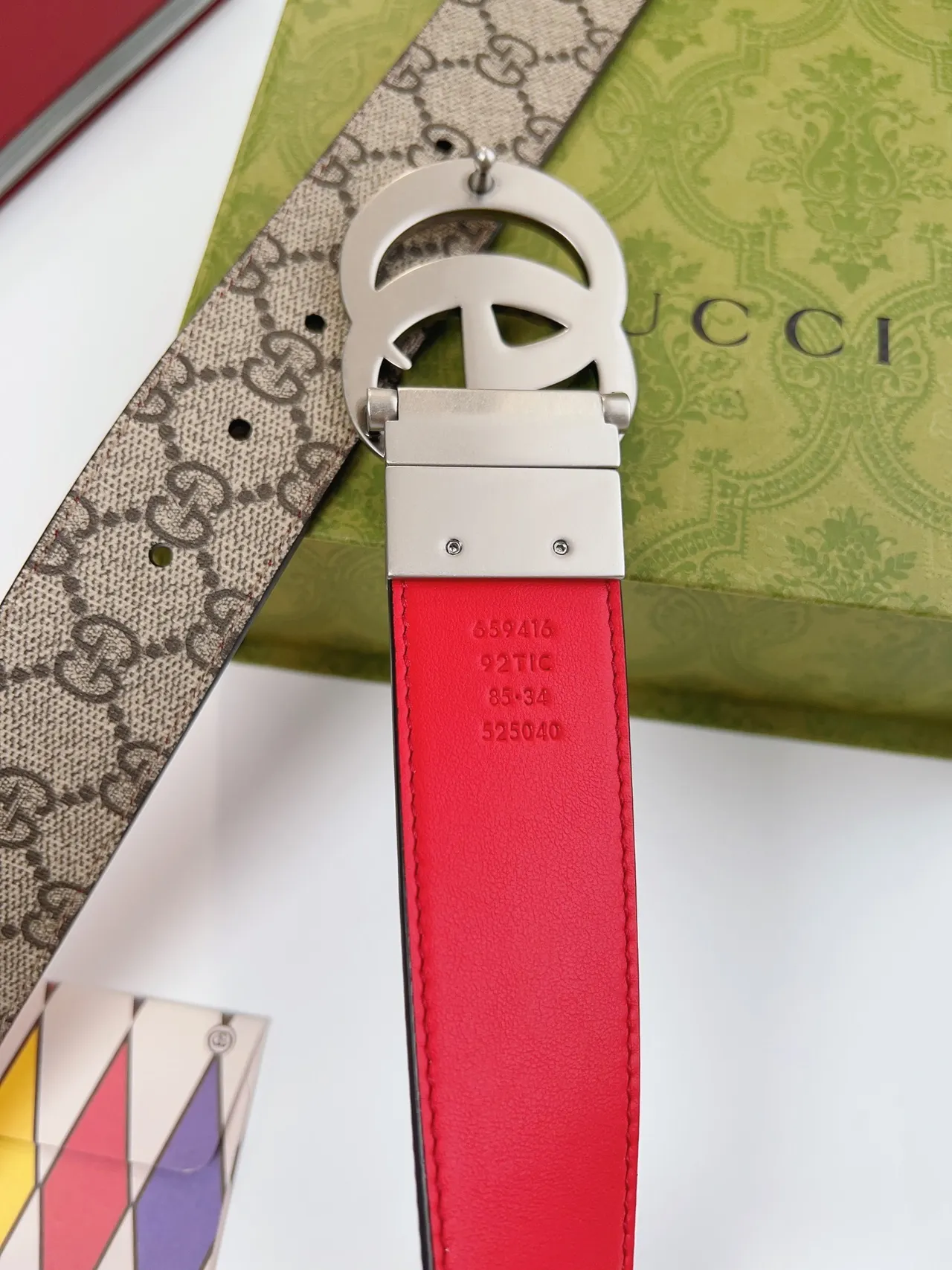 Gucci GG Marmont حزام جلدي أحمر وبيج قابل للعكس 4