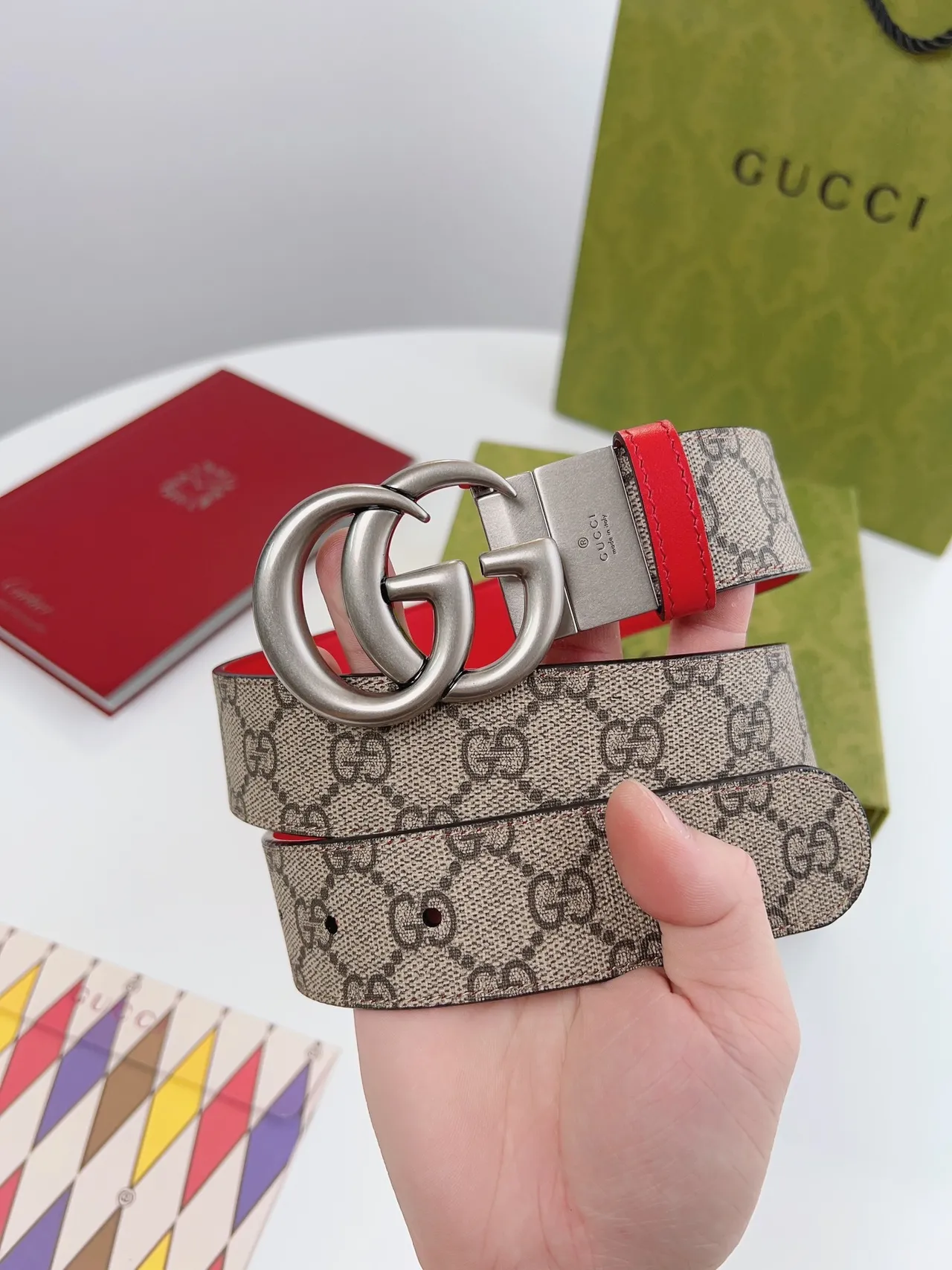 Gucci GG Marmont حزام جلدي أحمر وبيج قابل للعكس 5