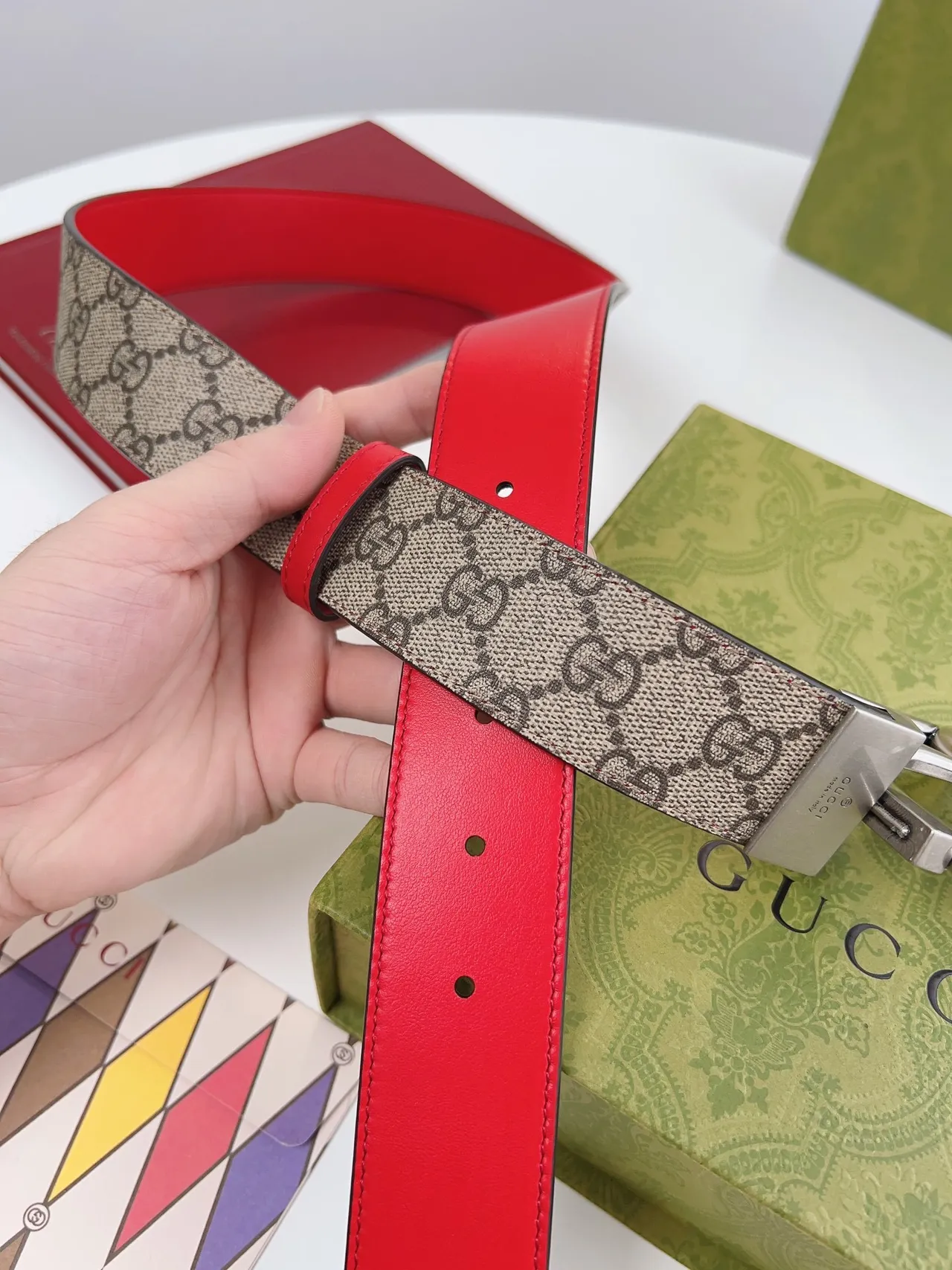 Gucci GG Marmont حزام جلدي أحمر وبيج قابل للعكس 6